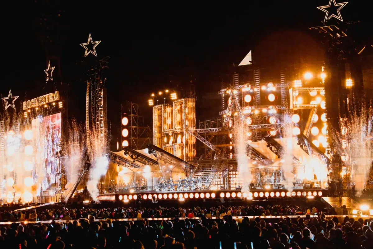 初披露の新曲は、情熱的なラテン系！サプライズ満載だった日向坂46 七周年ライブ