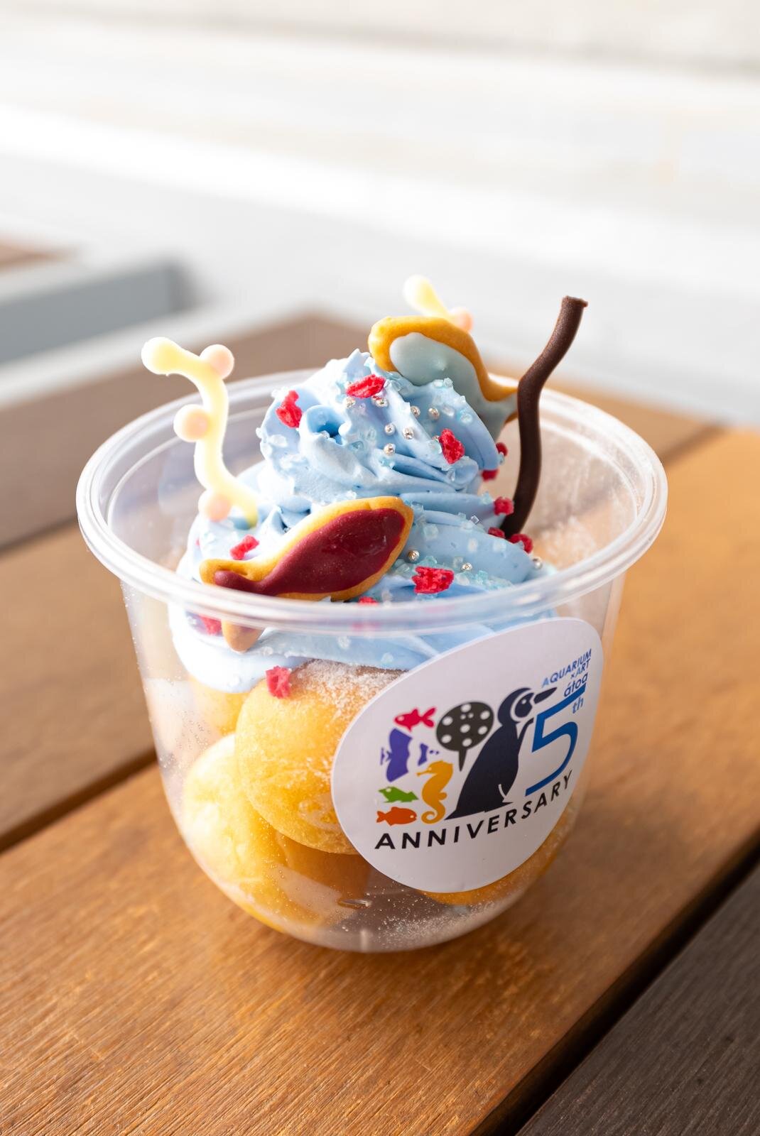 神戸「アトア」アート没入型水族館、5周年記念“ペンギン”の証明写真風シール＆カワウソスイーツ｜写真38