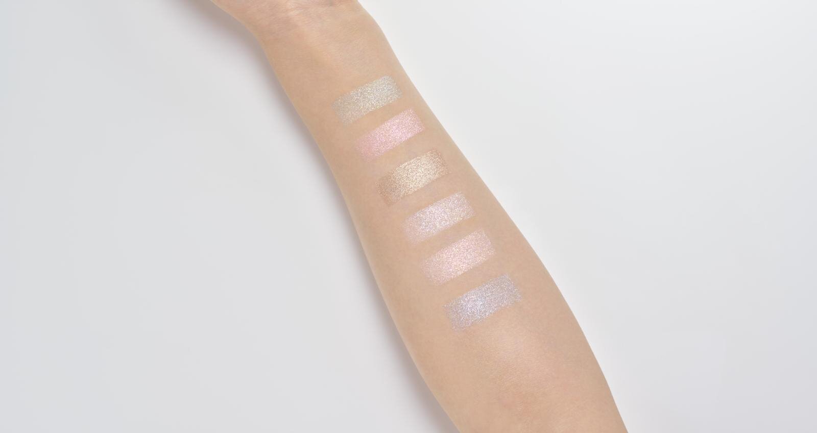 「マジョスコープシャドウ」全16色 各880円(編集部調べ)＜リニューアル新製品＞