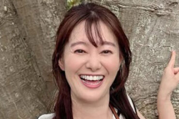 グラビア界を進撃する元NHK・竹中知華アナ（44）、お花畑で抜群のスタイル披露してファン驚愕 | Smart FLASH/スマフラ[光文社週刊誌]