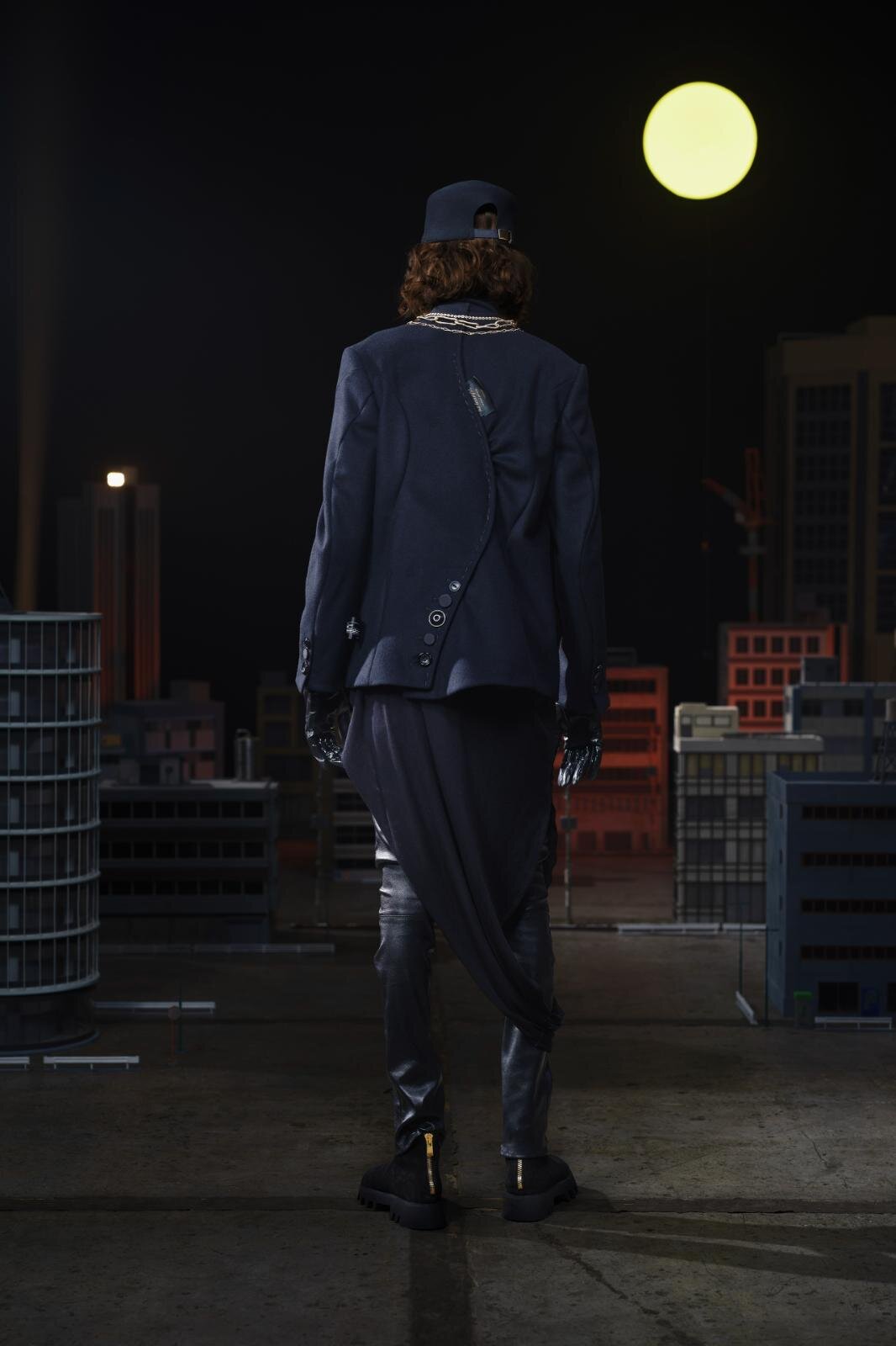 アンダーカバー 2026-27年秋冬ウィメンズコレクション - “歪み”を忍ばせたリアルクローズ｜写真2