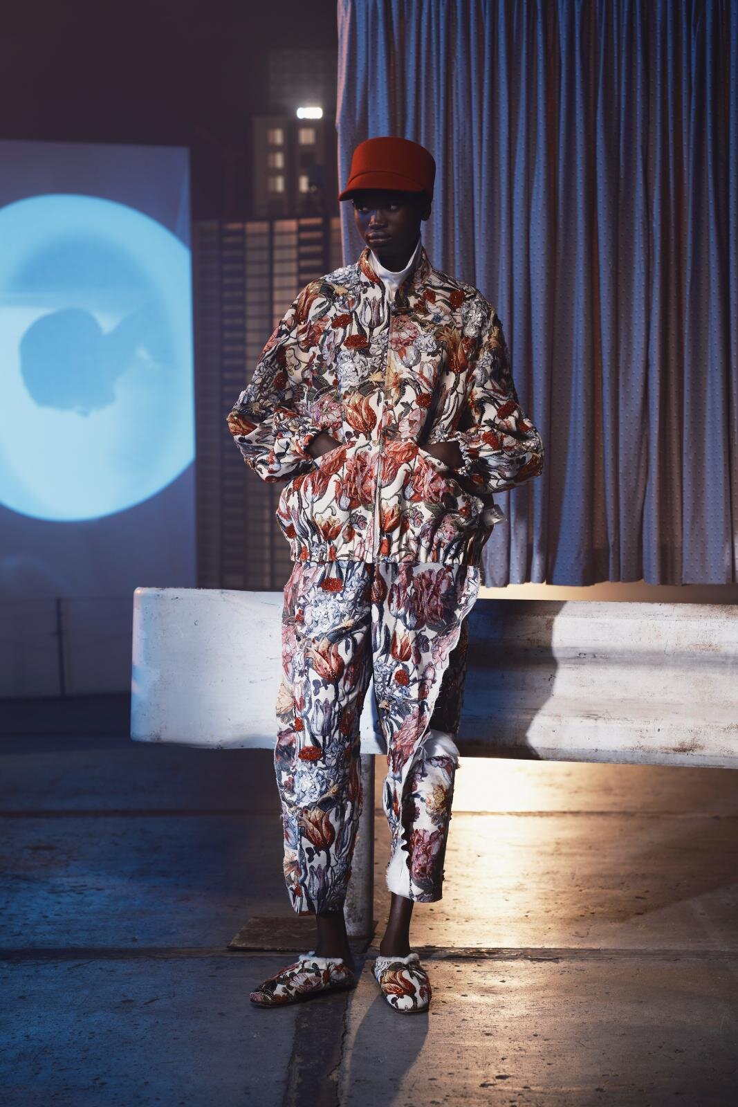 アンダーカバー 2026-27年秋冬ウィメンズコレクション - “歪み”を忍ばせたリアルクローズ｜写真15