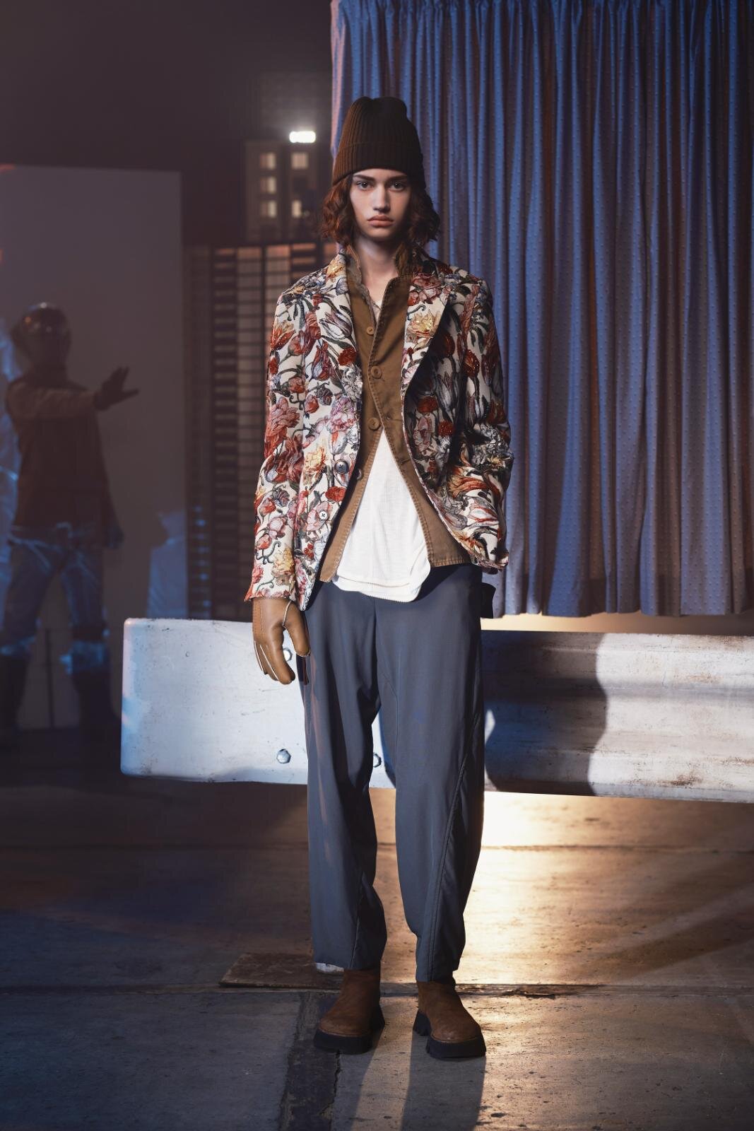 アンダーカバー 2026-27年秋冬ウィメンズコレクション - “歪み”を忍ばせたリアルクローズ｜写真16