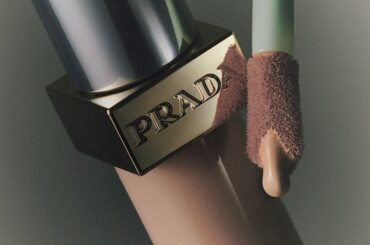 下地、コンシーラーetc.。この夏注目の“名脇役”コスメで、くすみも崩れも回避 | Vogue Japan