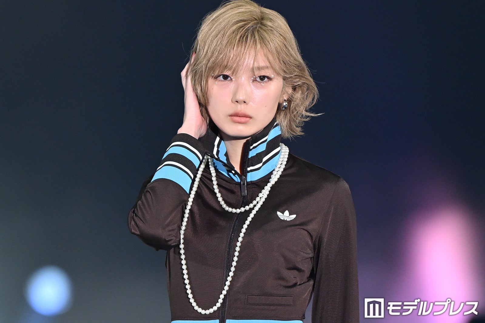 櫻坂46藤吉夏鈴、個性派コーデ着こなし パールネックレスで外す【ガルアワ2026SS】 – モデルプレス