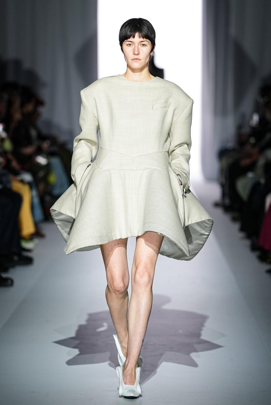 ヨウヘイ オオノ 2026-27年秋冬コレクション - 理想宮をかたちにしたフォルム｜写真1