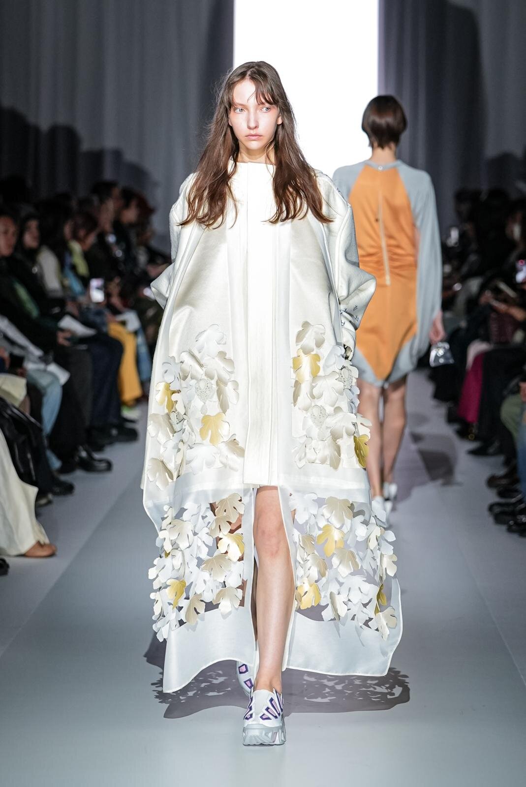 ヨウヘイ オオノ 2026-27年秋冬コレクション - 理想宮をかたちにしたフォルム｜写真7