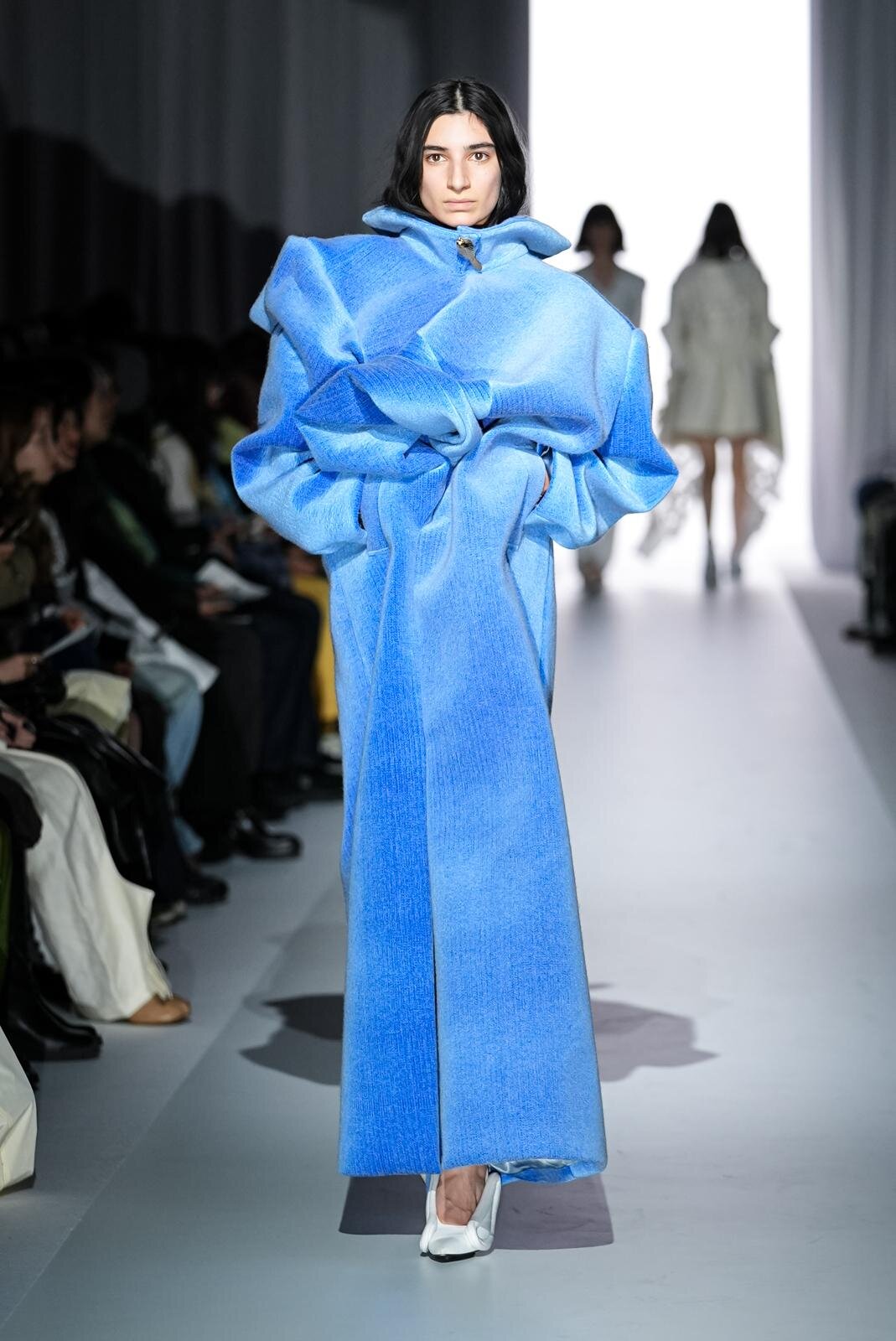 ヨウヘイ オオノ 2026-27年秋冬コレクション - 理想宮をかたちにしたフォルム｜写真9