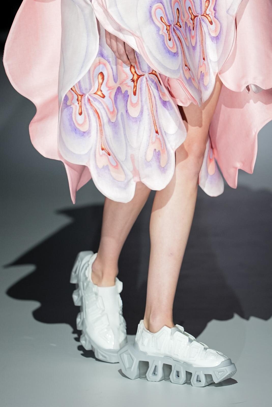 ヨウヘイ オオノ 2026-27年秋冬コレクション - 理想宮をかたちにしたフォルム｜写真38