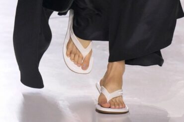 ランウェイ発！ レディースのおすすめビーチサンダル30選 | Vogue Japan