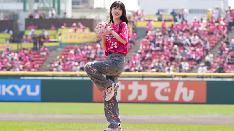 久保史緒里、東北楽天で始球式 “MyHERO”がキャッチャーに「届いてよかった」 - オリコンニュース