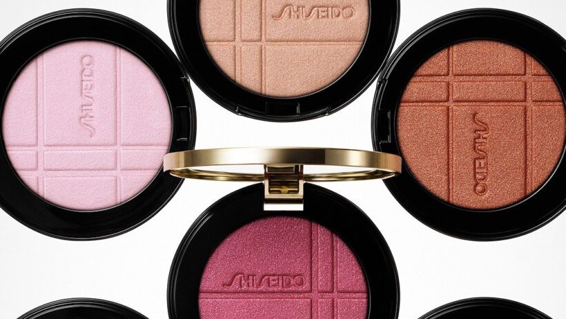 SHISEIDOのフェイスカラーがニットウェアに。CFCLとの限定コラボが登場 | Vogue Japan
