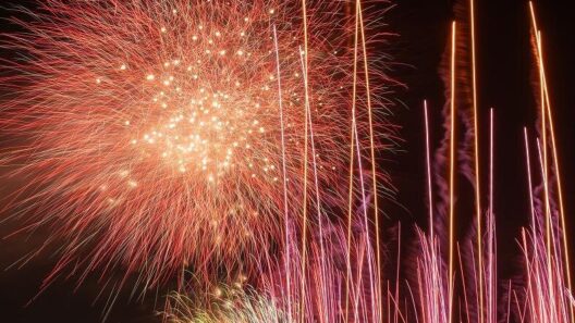 「2026 神宮外苑花火大会」明治神宮外苑で、東京の夜空に1万発の花火＆アーティストライブ - ファッションプレス
