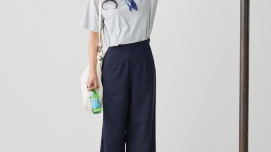 ボーダーTシャツはピッチ細めが良い！首元にバンダナ柄スカーフを巻いて上品なマリンスタイルに【FUDGE FRIEND おしゃれさんの毎日コーディネート vol.707｜ 栁沼芽以】 | FUDGE FRIEND | ファッション