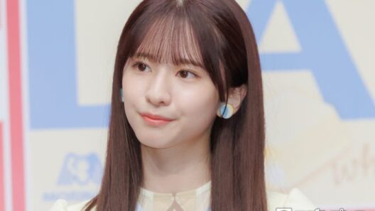 乃木坂46菅原咲月、圧倒的美脚際立つソファショットにファン悶絶「スタイル抜群」「透明感が半端ない」 - モデルプレス