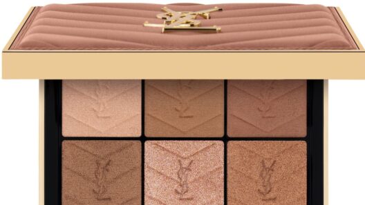 イヴ・サンローランの“カフェカラー”の限定アイテムで秋メイクをアップデート | Vogue Japan