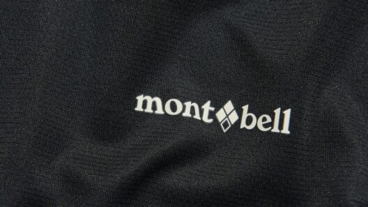秋一番に買いたい「モンベル」。アクティビティ派には欠かせないコスパ最強オールブラック！／mont-bell クール フードシャツ