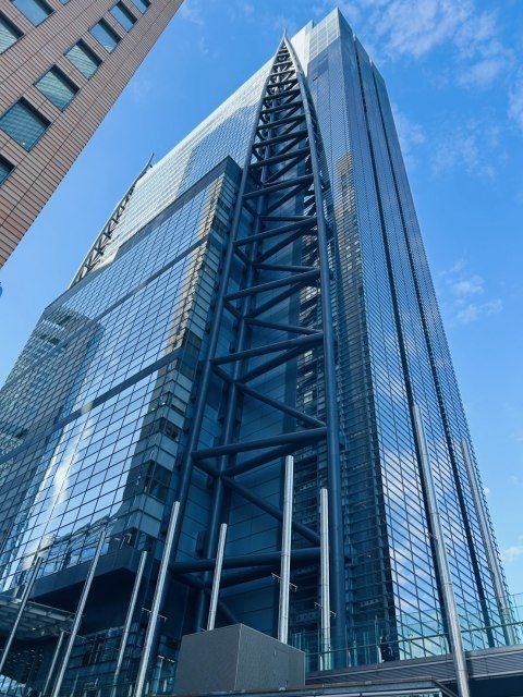 Snow Man・渡辺翔太、“小峠ファッション”に反響「やっぱり青レザー小峠なんよw」　ラウールの指摘に「なんて日だ！」 | | オリコンニュース