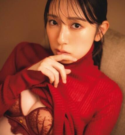 日向坂46金村美玖、赤ニット＆同色ランジェリーで“大人みく”発揮 2nd写真集先行カット第17弾解禁【機微】