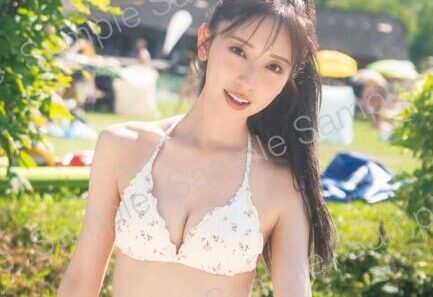 日向坂46金村美玖、小花柄の水着＆しっかりメイクで洒落感 封入ポストカード第1弾公開【機微】