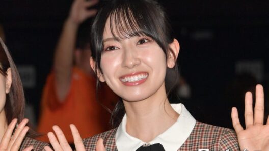 日向坂46金村美玖、フリルワンショルワンピで肌見せ「綺麗すぎる」「スタイル抜群」の声 - モデルプレス