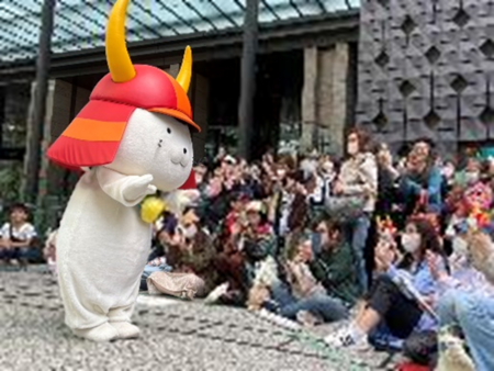 彦根市キャラクター「ひこにゃん」と 滋賀県出身・アーティスト武元唯衣さんが 「ここ滋賀」に登場！：紀伊民報AGARA｜和歌山県のニュースサイト
